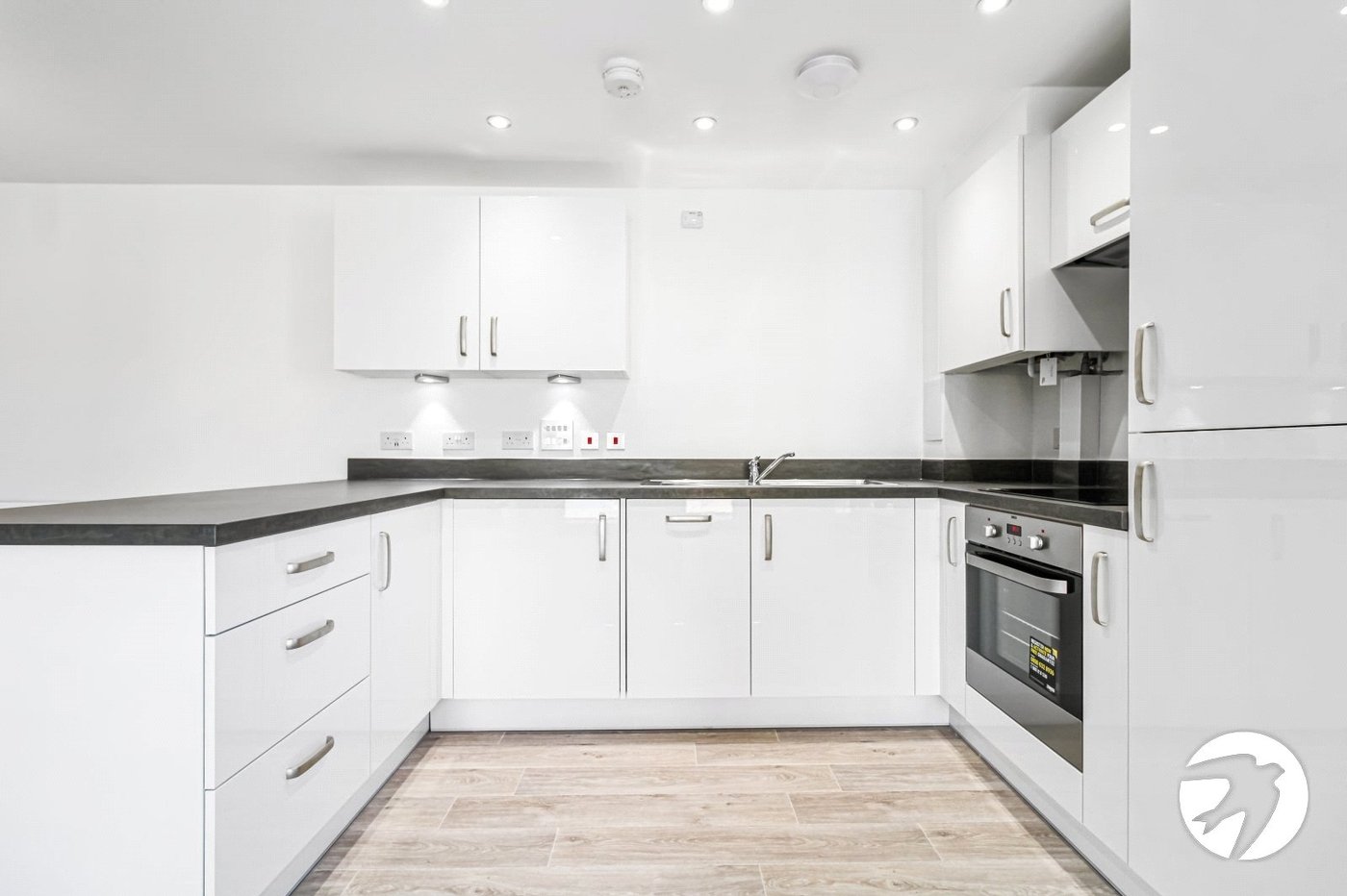 2 bedroom property to rent in Castle Hill Drive | Robinson Michael & Jackson