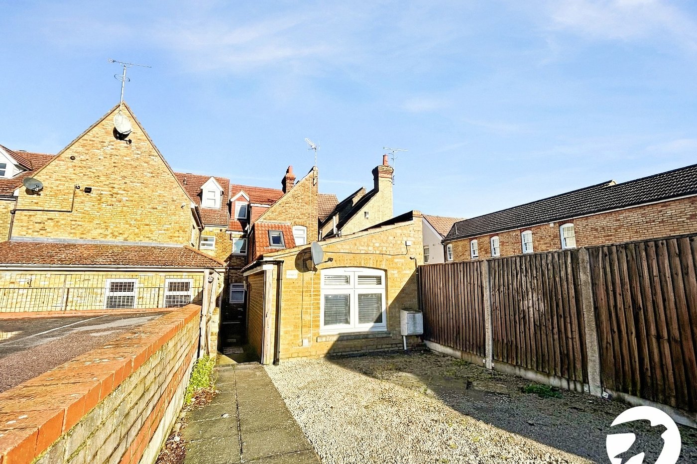 2 bedroom property to rent in Rainham | Robinson Michael & Jackson