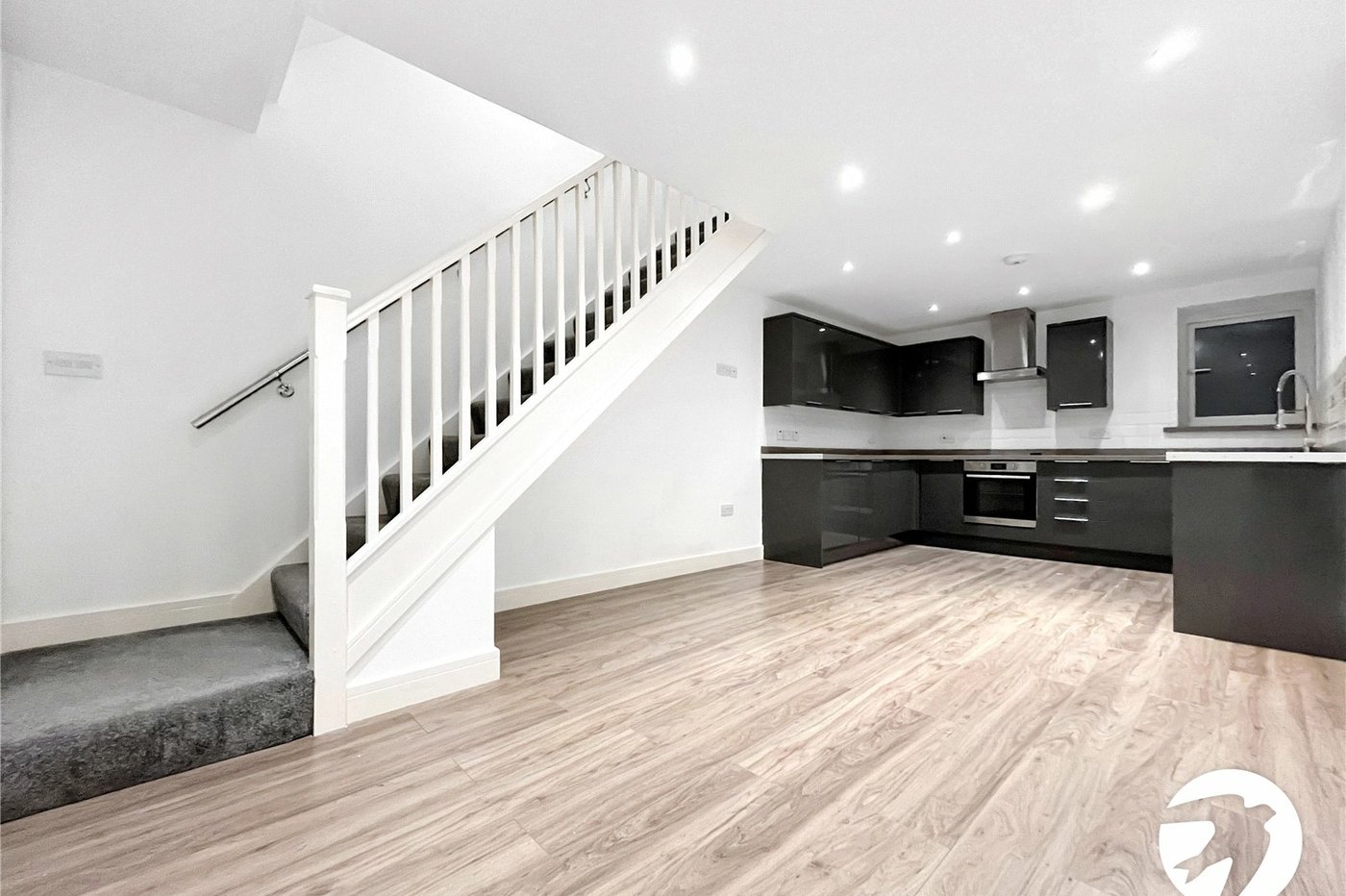 2 bedroom property to rent in Rainham | Robinson Michael & Jackson