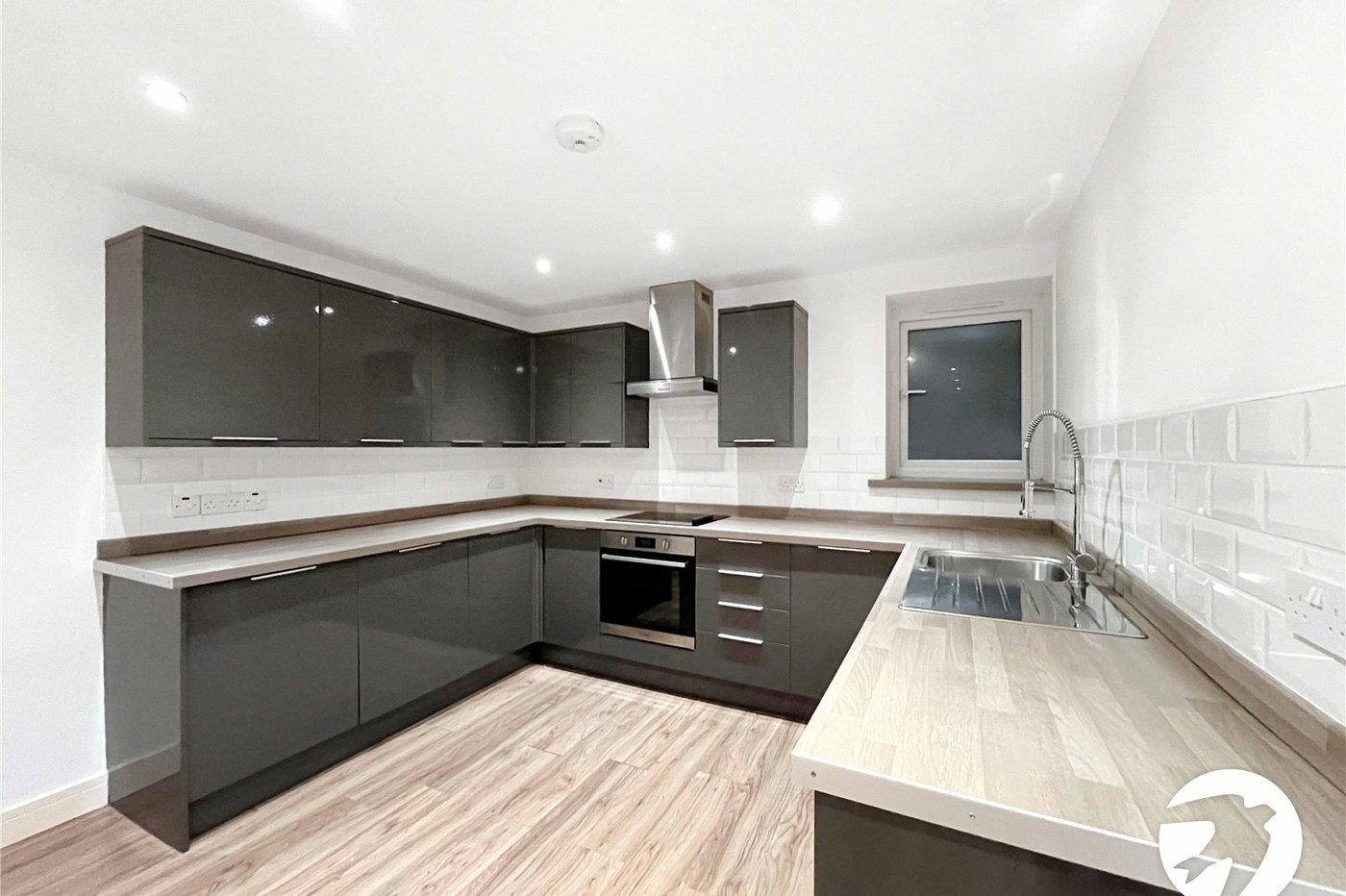 2 bedroom property to rent in Rainham | Robinson Michael & Jackson