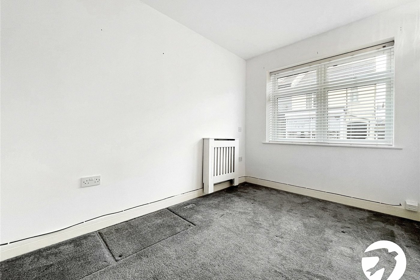 2 bedroom property to rent in Rainham | Robinson Michael & Jackson
