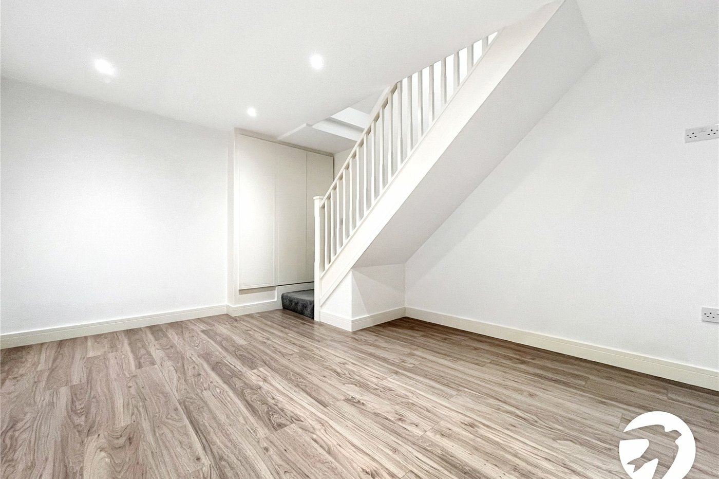 2 bedroom property to rent in Rainham | Robinson Michael & Jackson