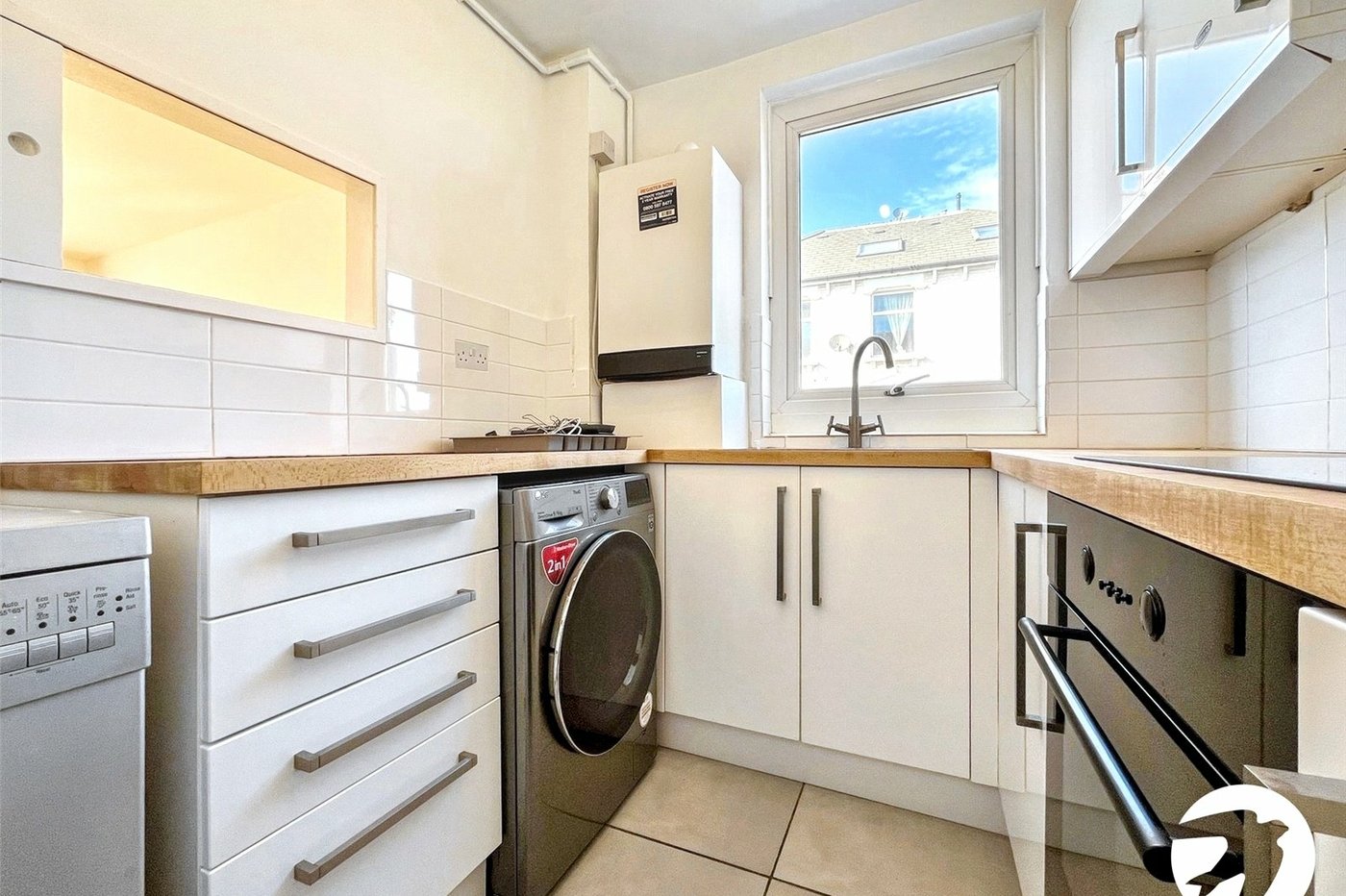 2 bedroom property to rent in London | Robinson Jackson