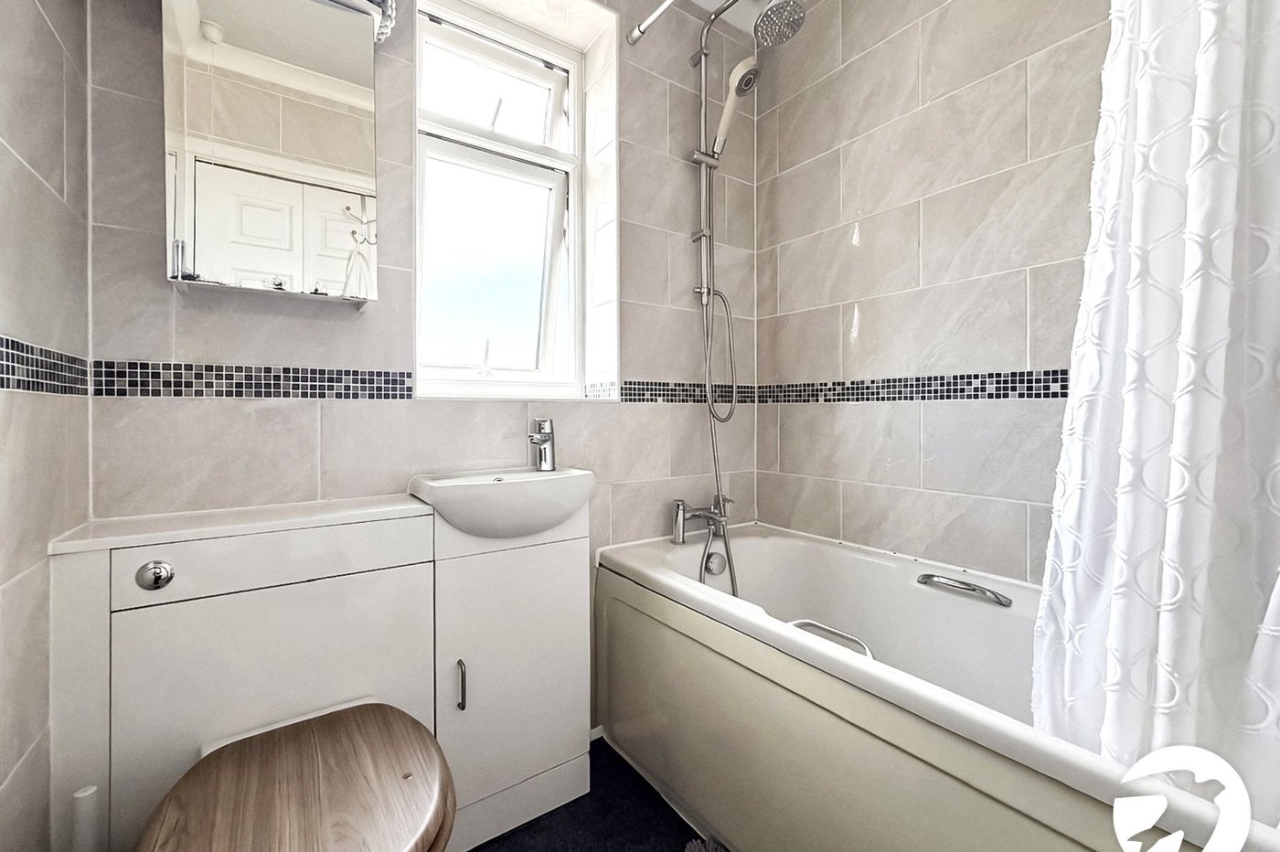 3 bedroom house to rent in Rochester | Robinson Michael & Jackson