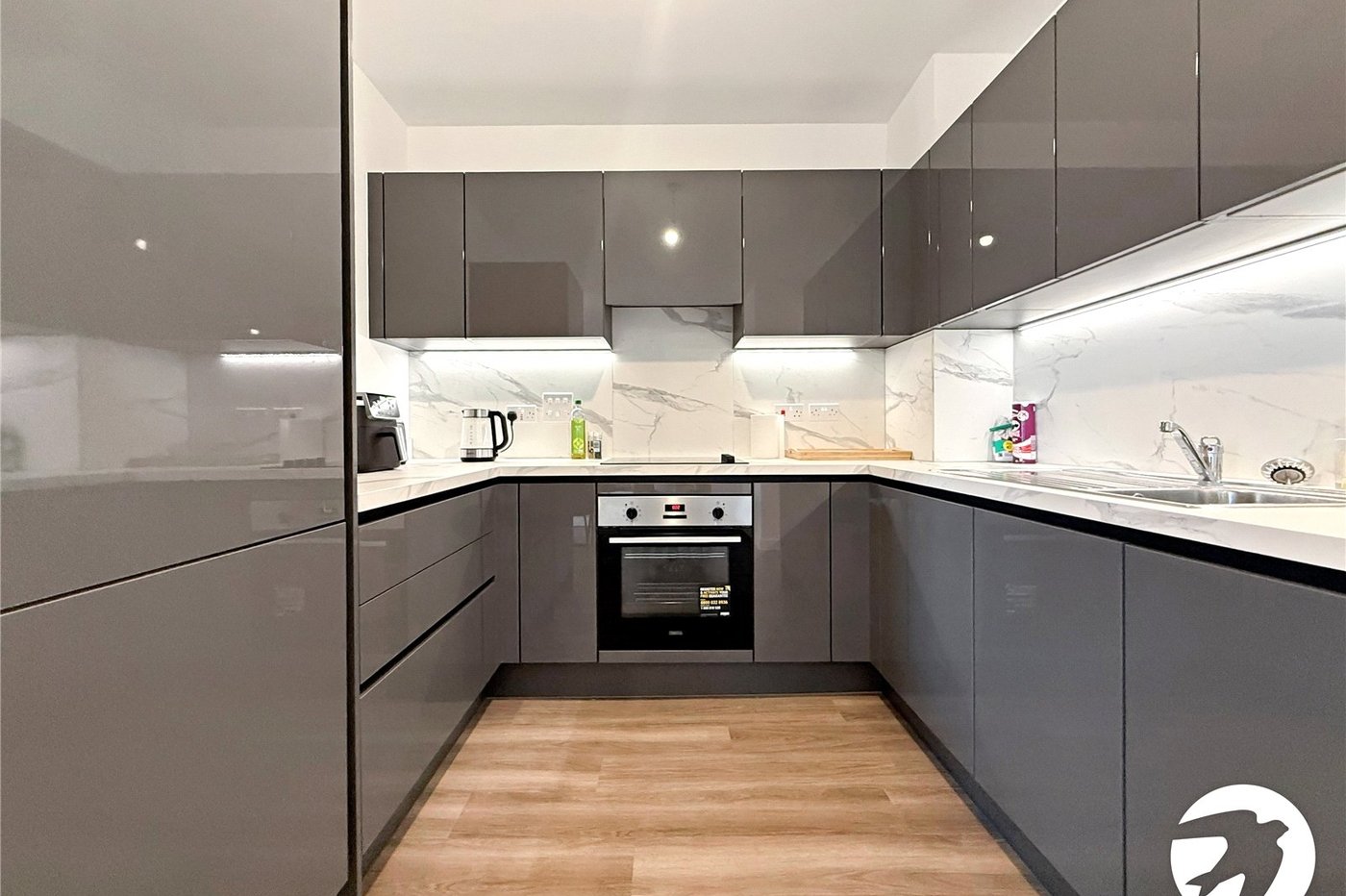 2 bedroom property to rent in London | Robinson Jackson