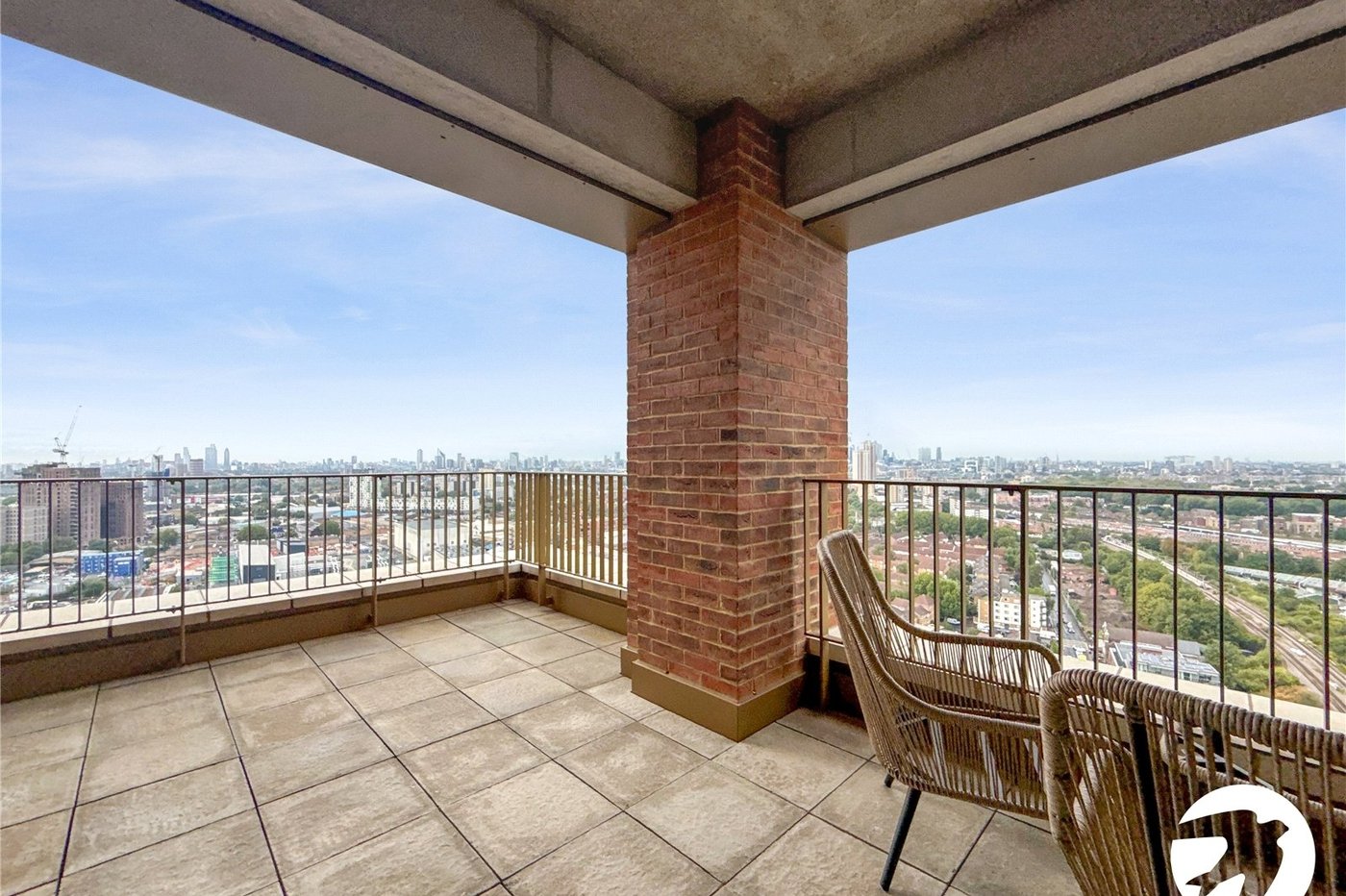 2 bedroom property to rent in London | Robinson Jackson