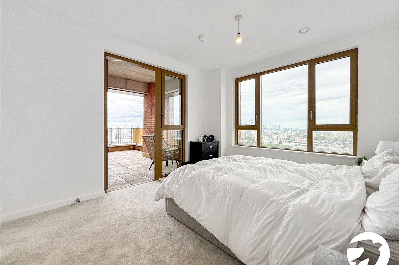 2 bedroom property to rent in London | Robinson Jackson
