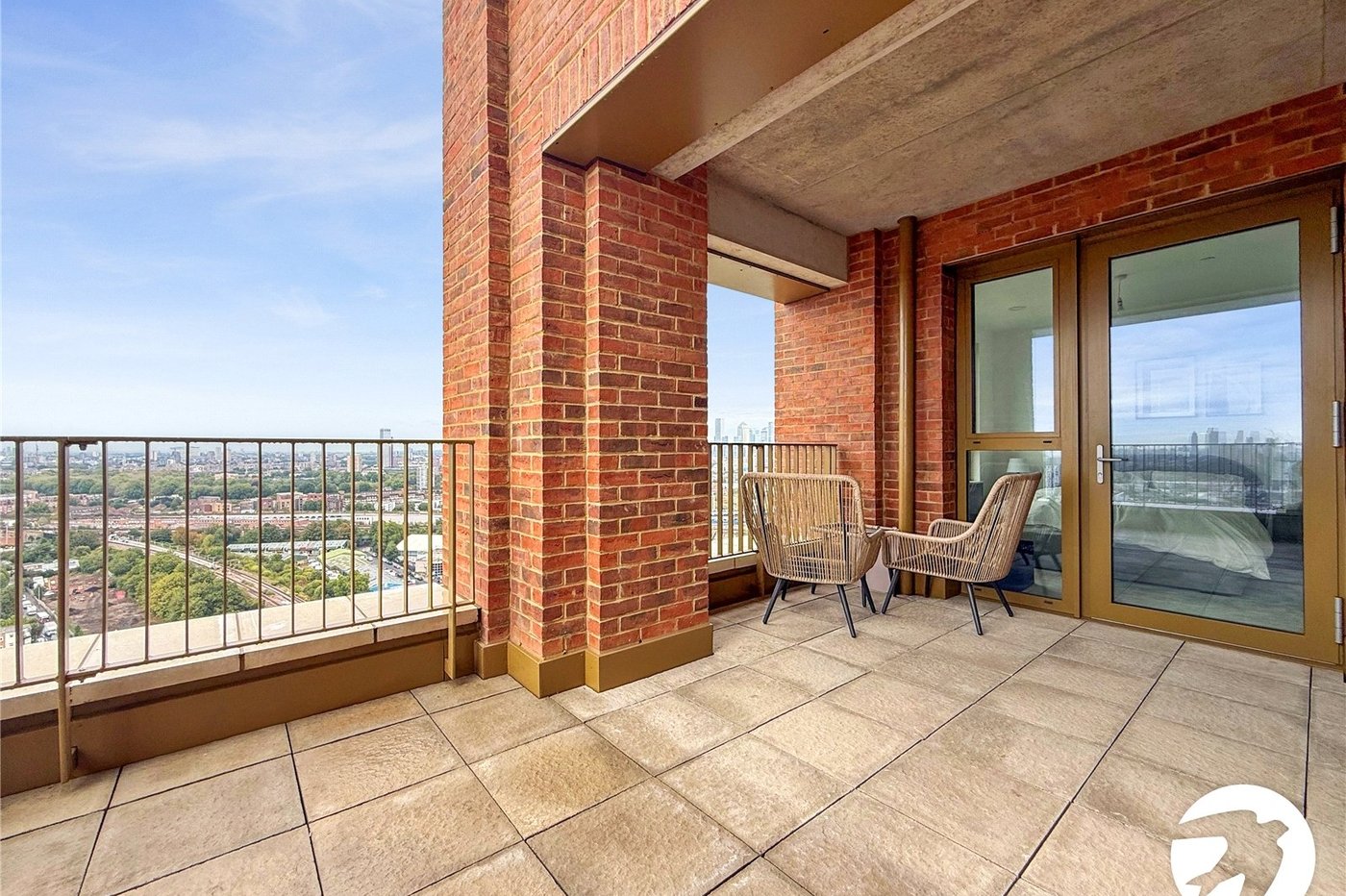2 bedroom property to rent in London | Robinson Jackson