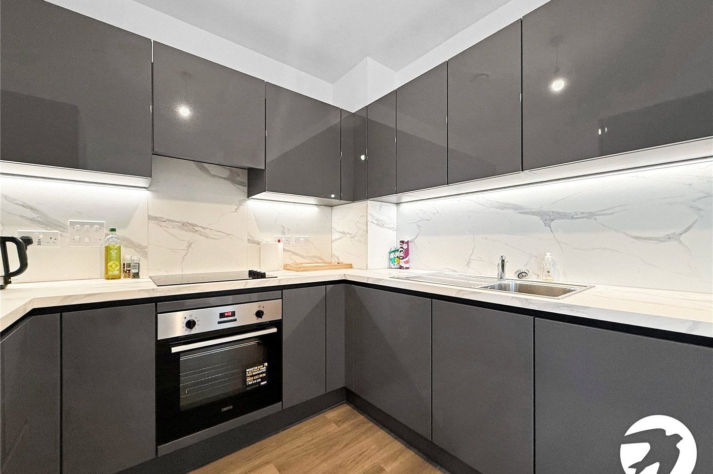 2 bedroom property to rent in London | Robinson Jackson