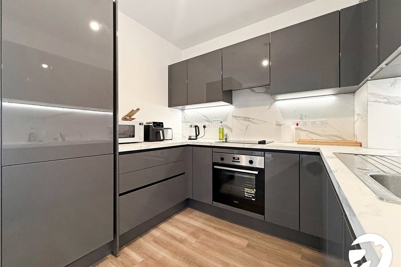 2 bedroom property to rent in London | Robinson Jackson