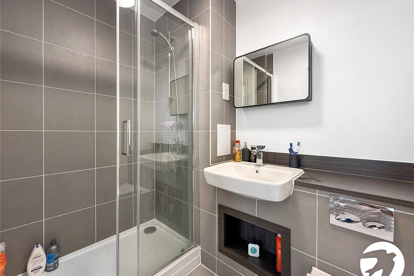 2 bedroom property to rent in London | Robinson Jackson