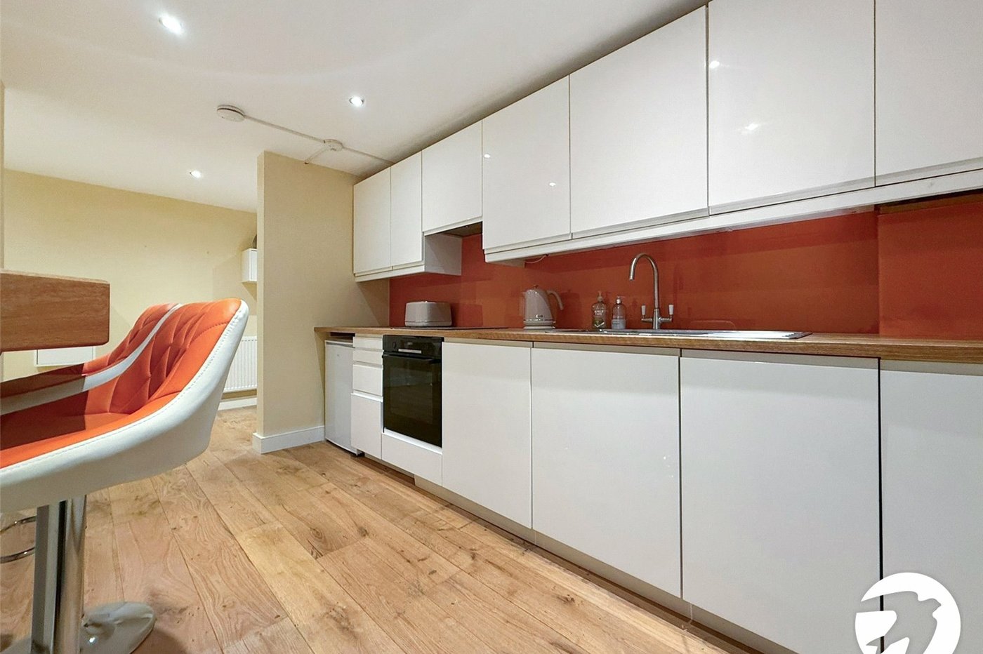 2 bedroom property to rent in London | Robinson Jackson