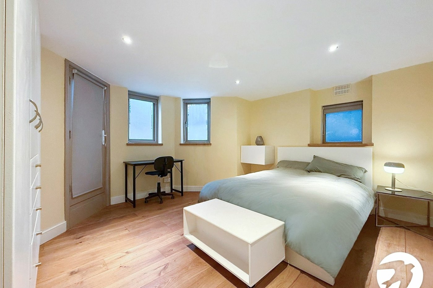 2 bedroom property to rent in London | Robinson Jackson