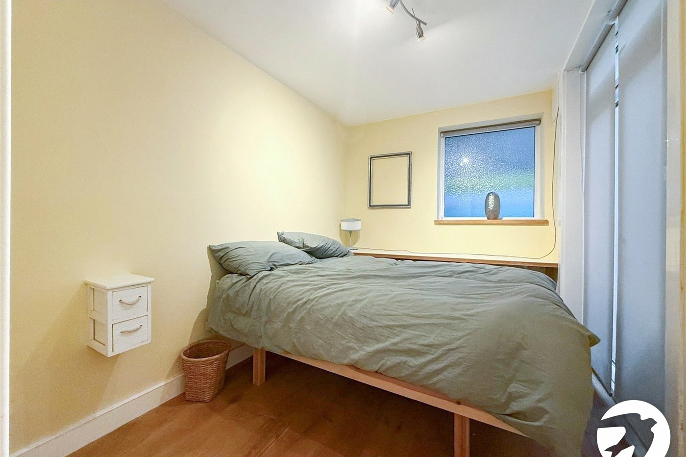 2 bedroom property to rent in London | Robinson Jackson