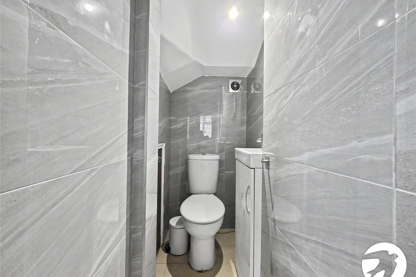 5 bedroom house to rent in London | Robinson Jackson