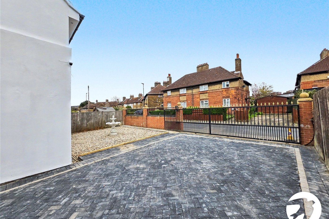 5 bedroom house to rent in London | Robinson Jackson