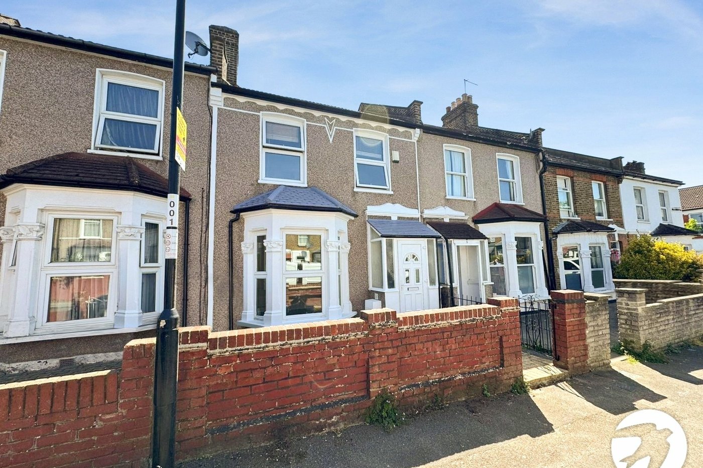 3 bedroom house to rent in London | Robinson Jackson