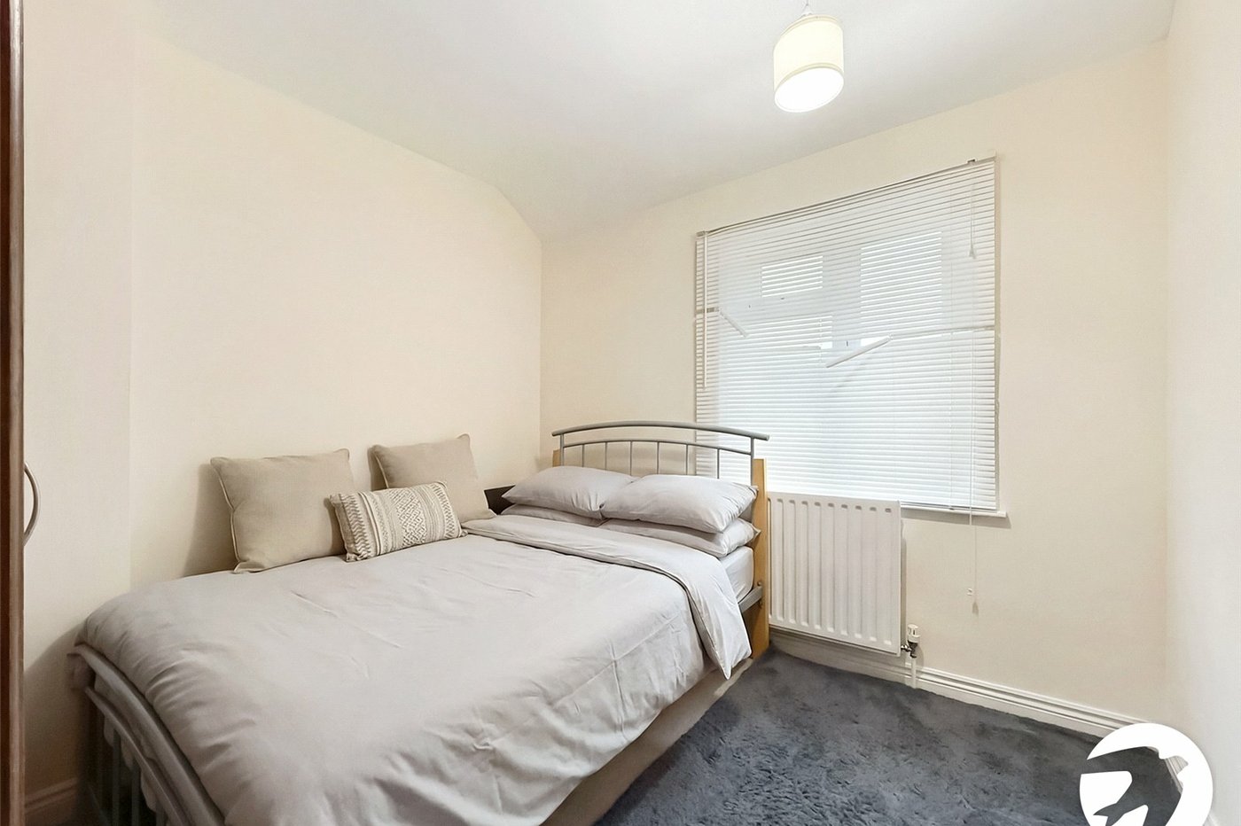 3 bedroom house to rent in London | Robinson Jackson