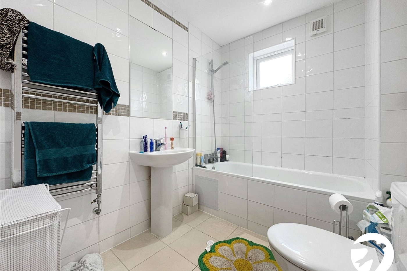 2 bedroom property to rent in London | Robinson Jackson