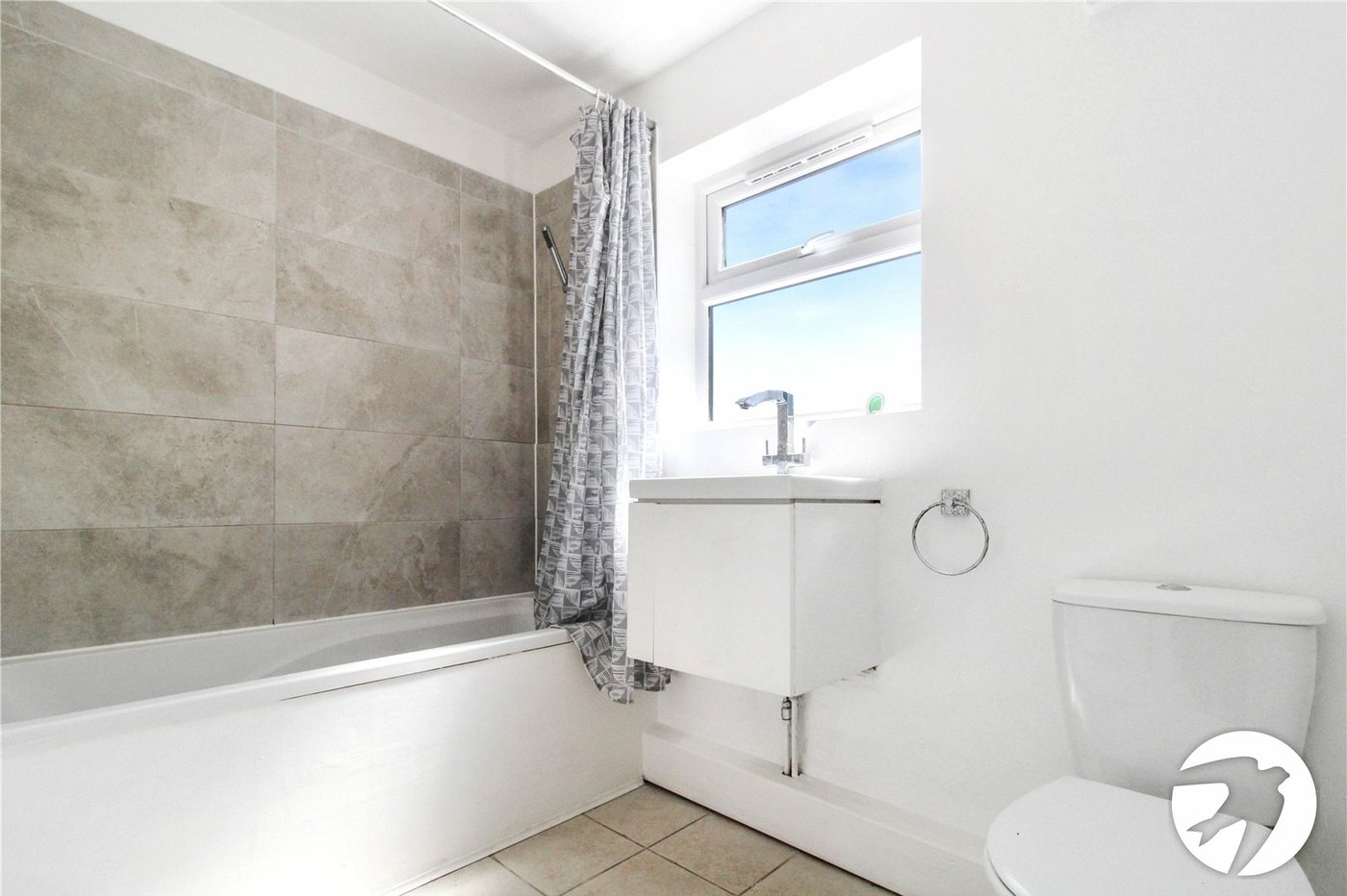 3 bedroom house to rent in Greenhithe | Robinson Michael & Jackson