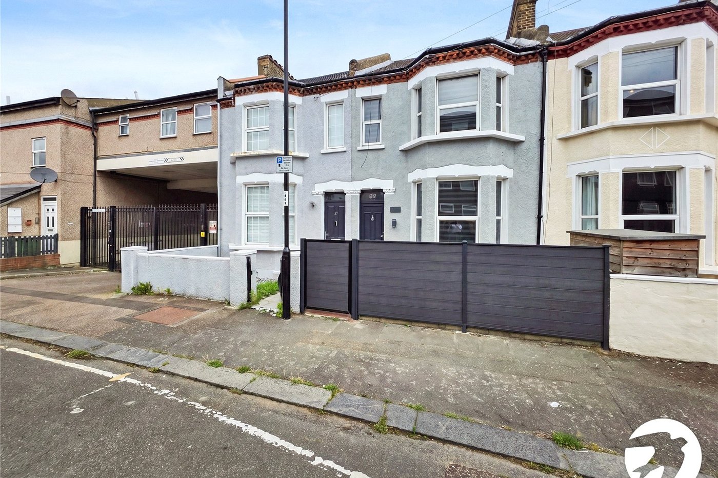 3 bedroom house to rent in London | Robinson Jackson