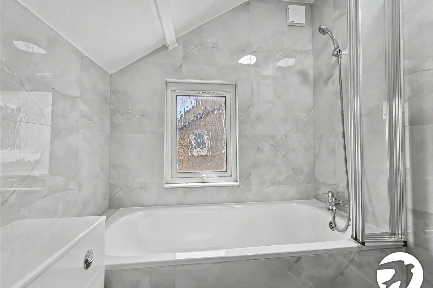 3 bedroom house to rent in London | Robinson Jackson