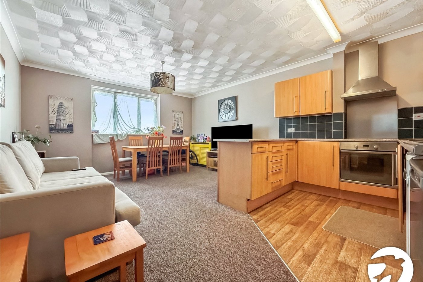 2 bedroom property to rent in Buckland Hill | Robinson Michael & Jackson