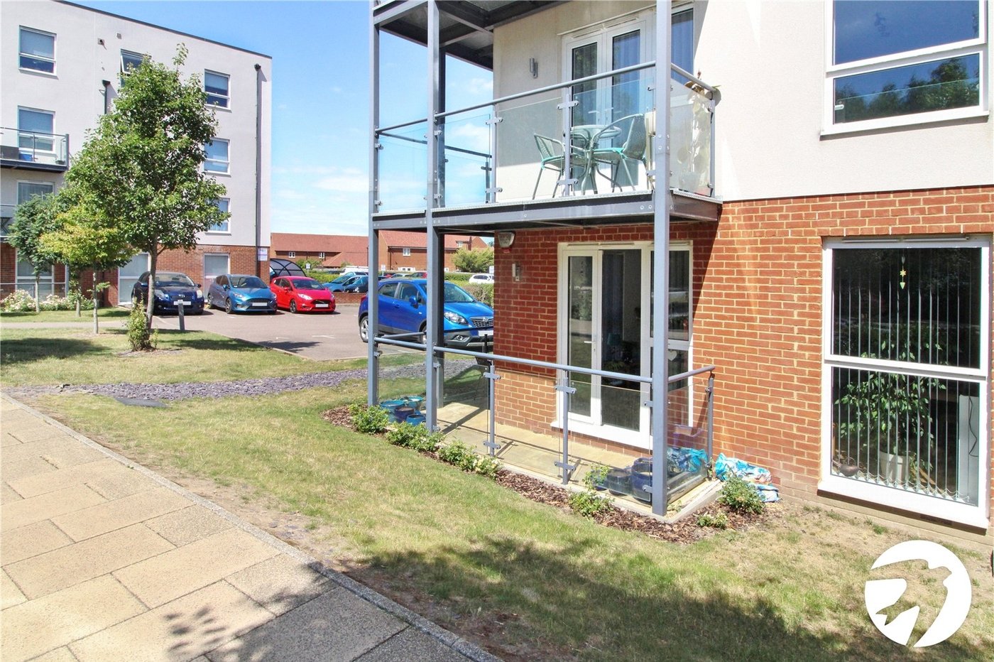 2 bedroom property to rent in Castle Hill | Robinson Michael & Jackson
