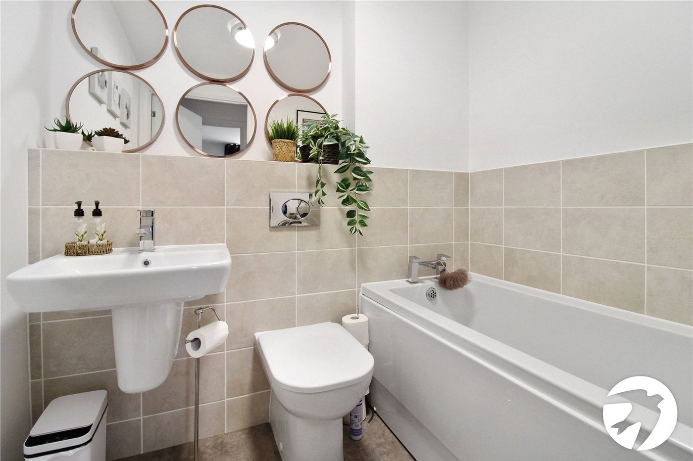 2 bedroom property to rent in Castle Hill | Robinson Michael & Jackson