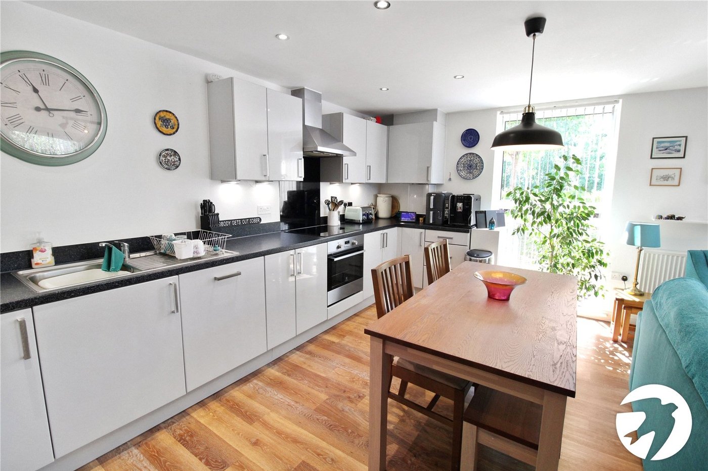 2 bedroom property to rent in Castle Hill | Robinson Michael & Jackson