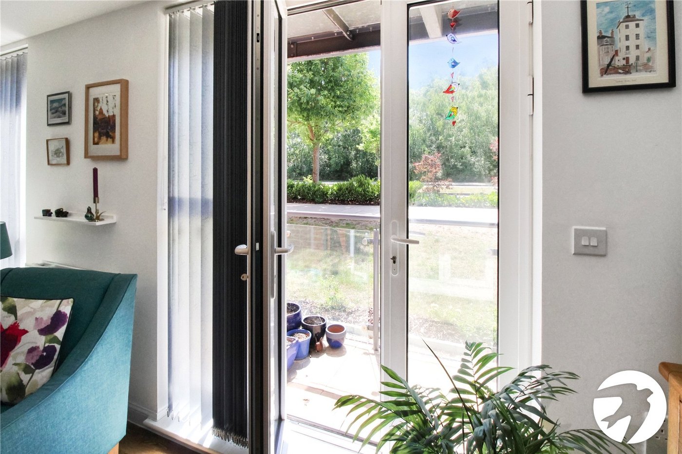 2 bedroom property to rent in Castle Hill | Robinson Michael & Jackson