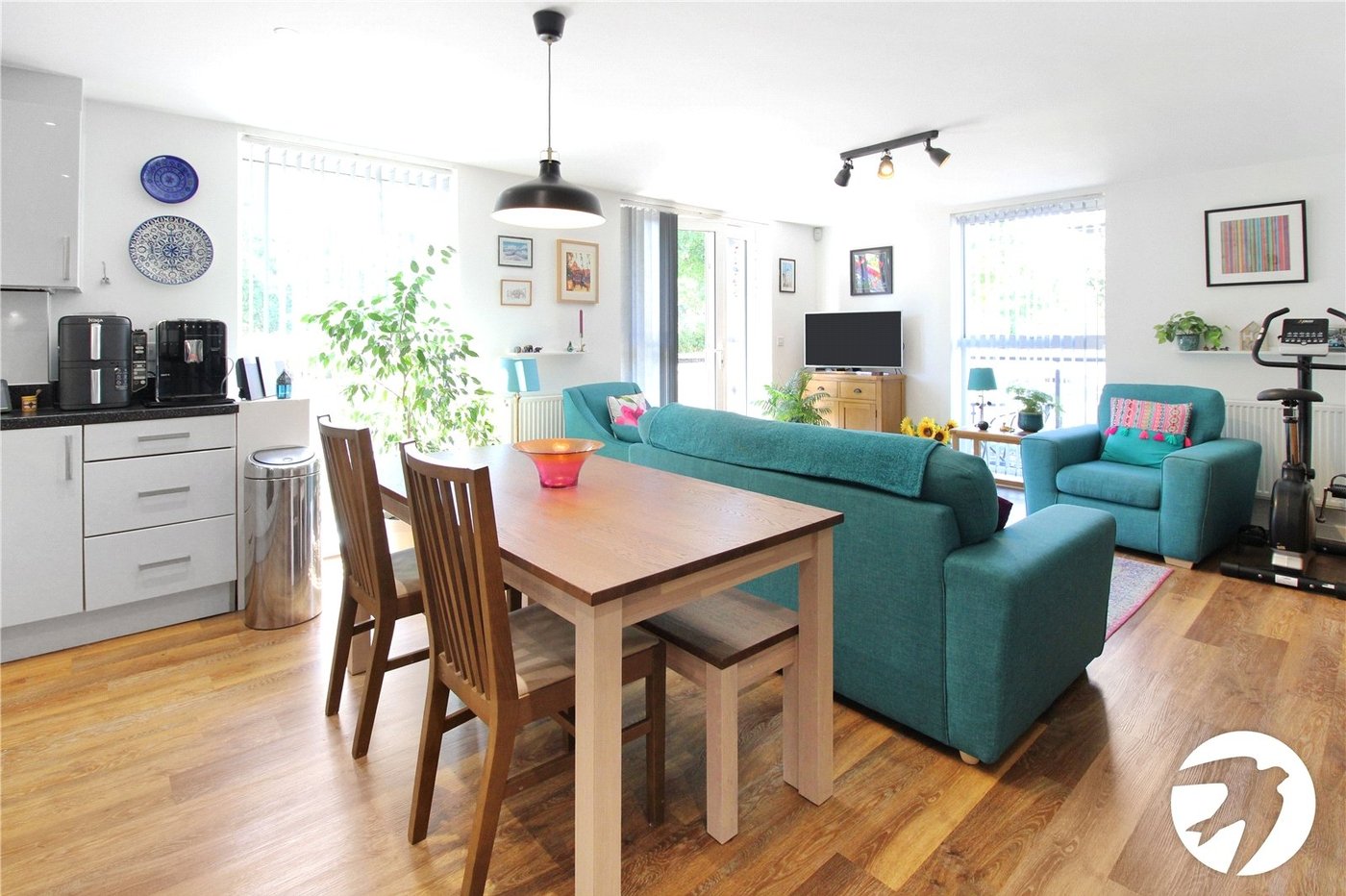 2 bedroom property to rent in Castle Hill | Robinson Michael & Jackson