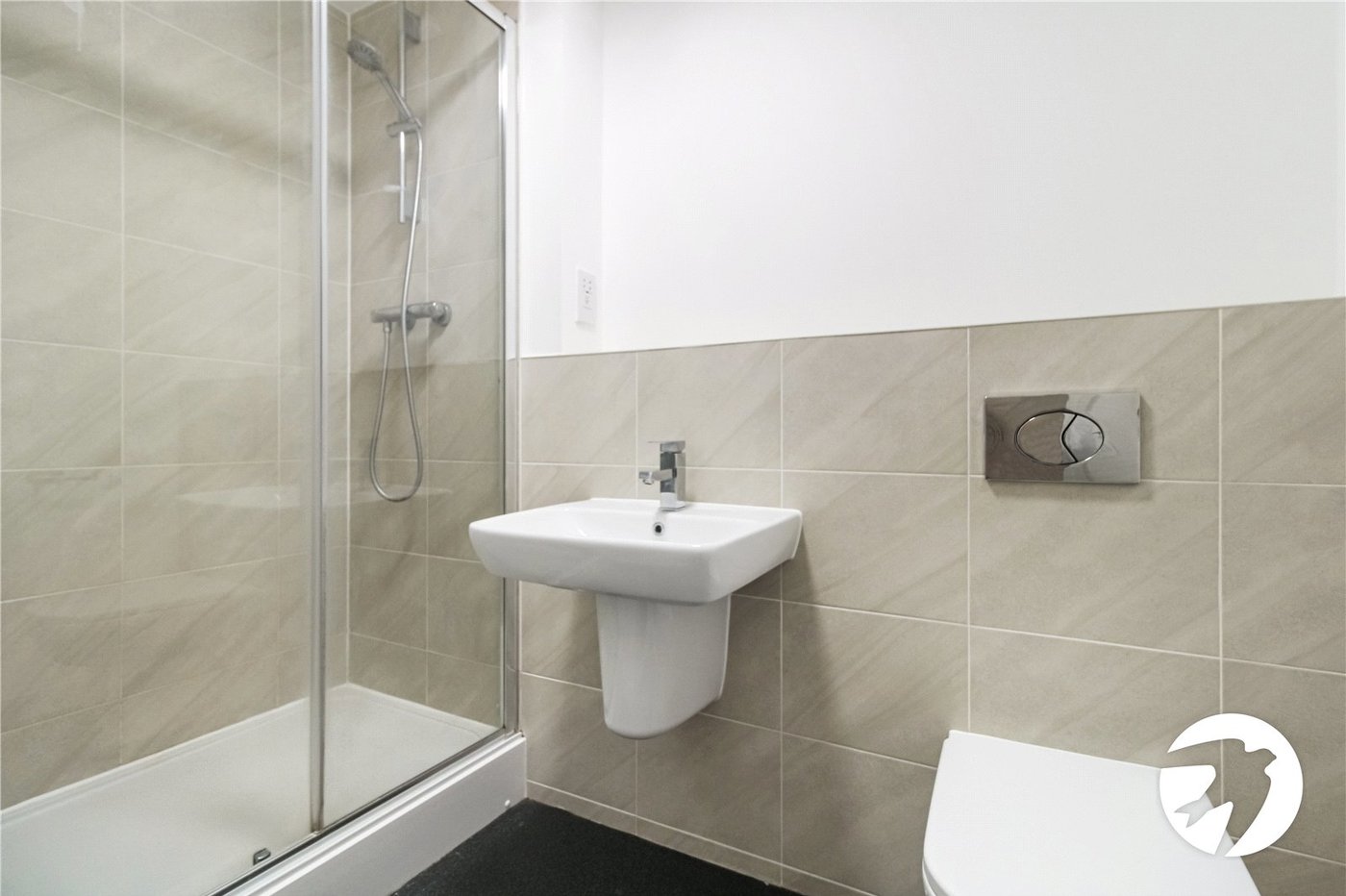 2 bedroom property to rent in Castle Hill | Robinson Michael & Jackson