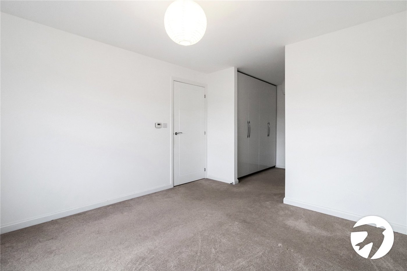 2 bedroom property to rent in Castle Hill | Robinson Michael & Jackson