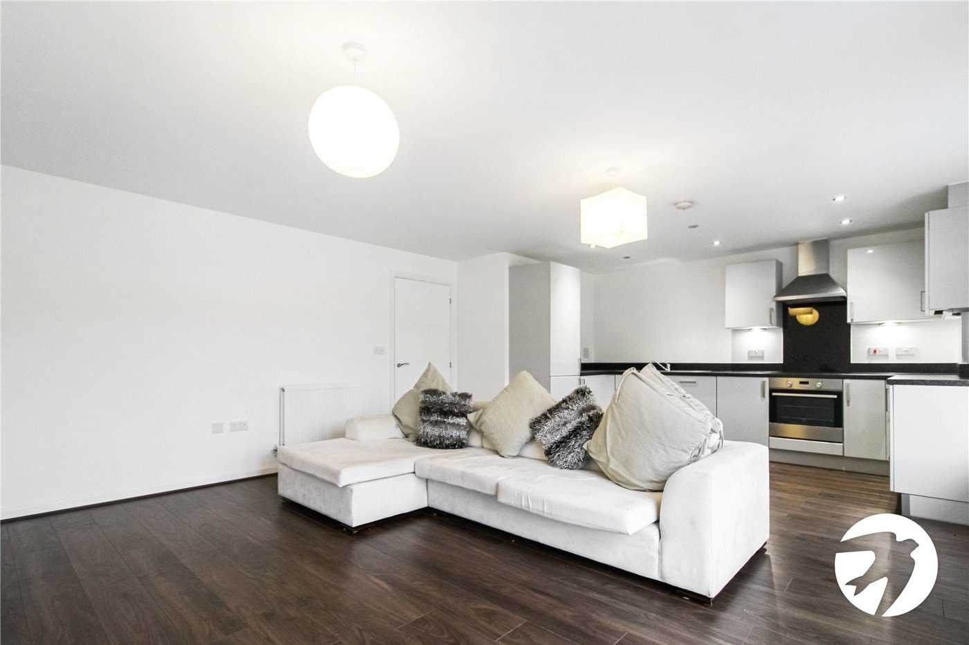 2 bedroom property to rent in Castle Hill | Robinson Michael & Jackson