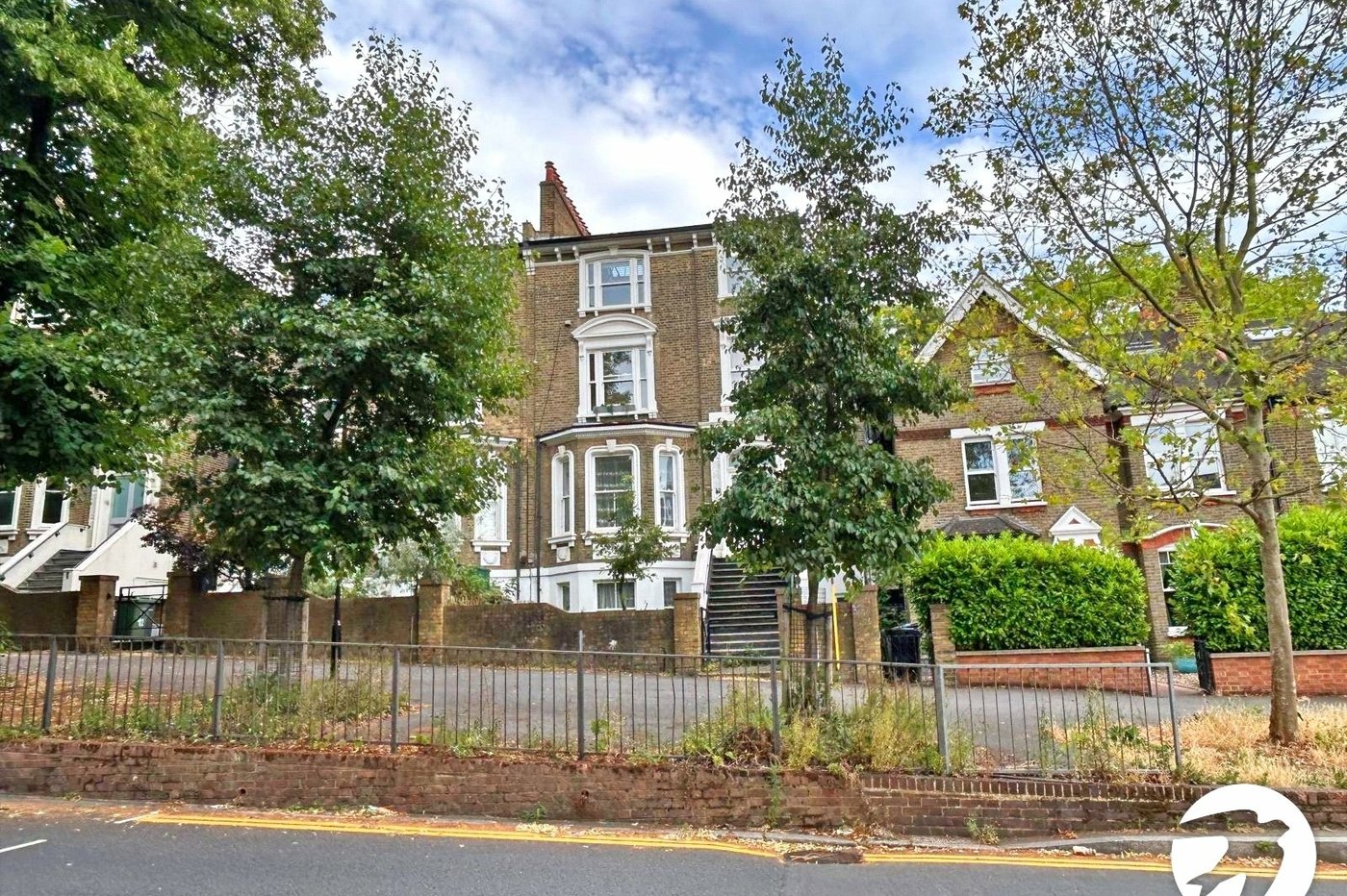 2 bedroom property to rent in London | Robinson Jackson