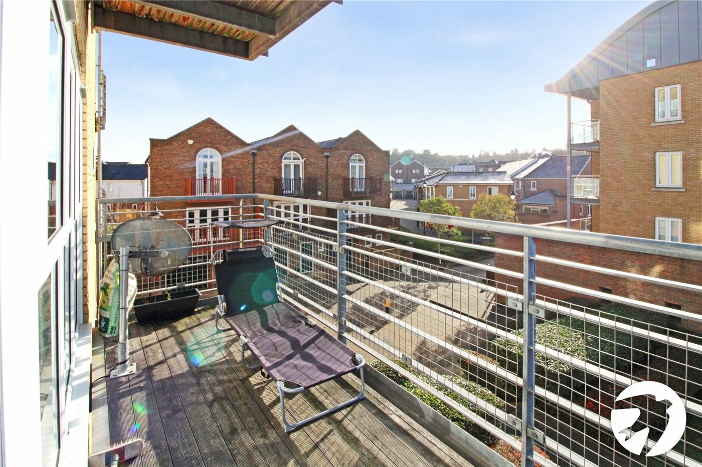 2 bedroom property to rent in Greenhithe | Robinson Michael & Jackson