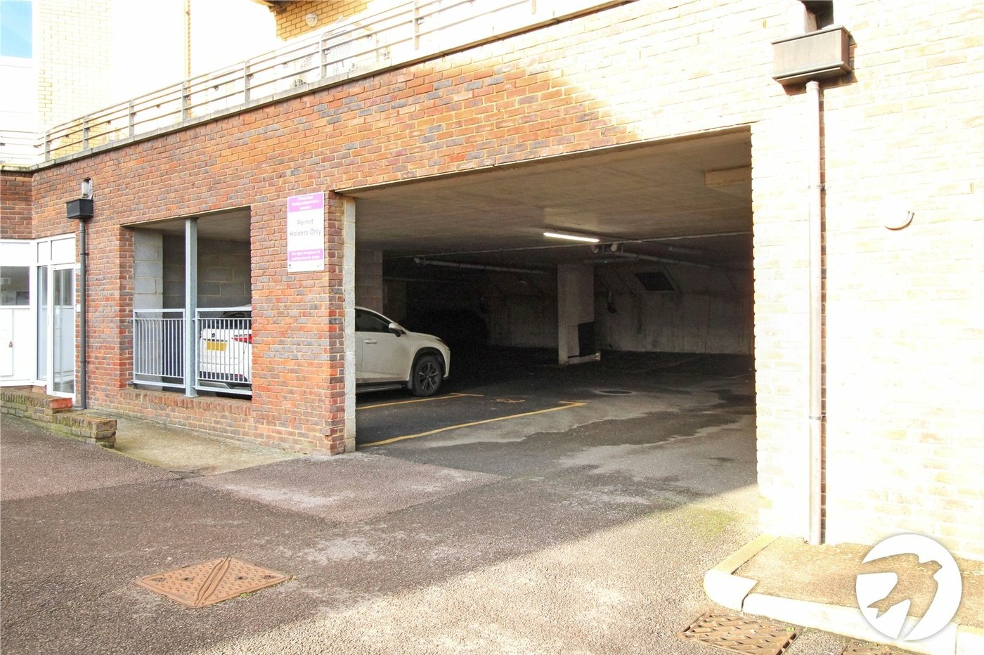 2 bedroom property to rent in Greenhithe | Robinson Michael & Jackson