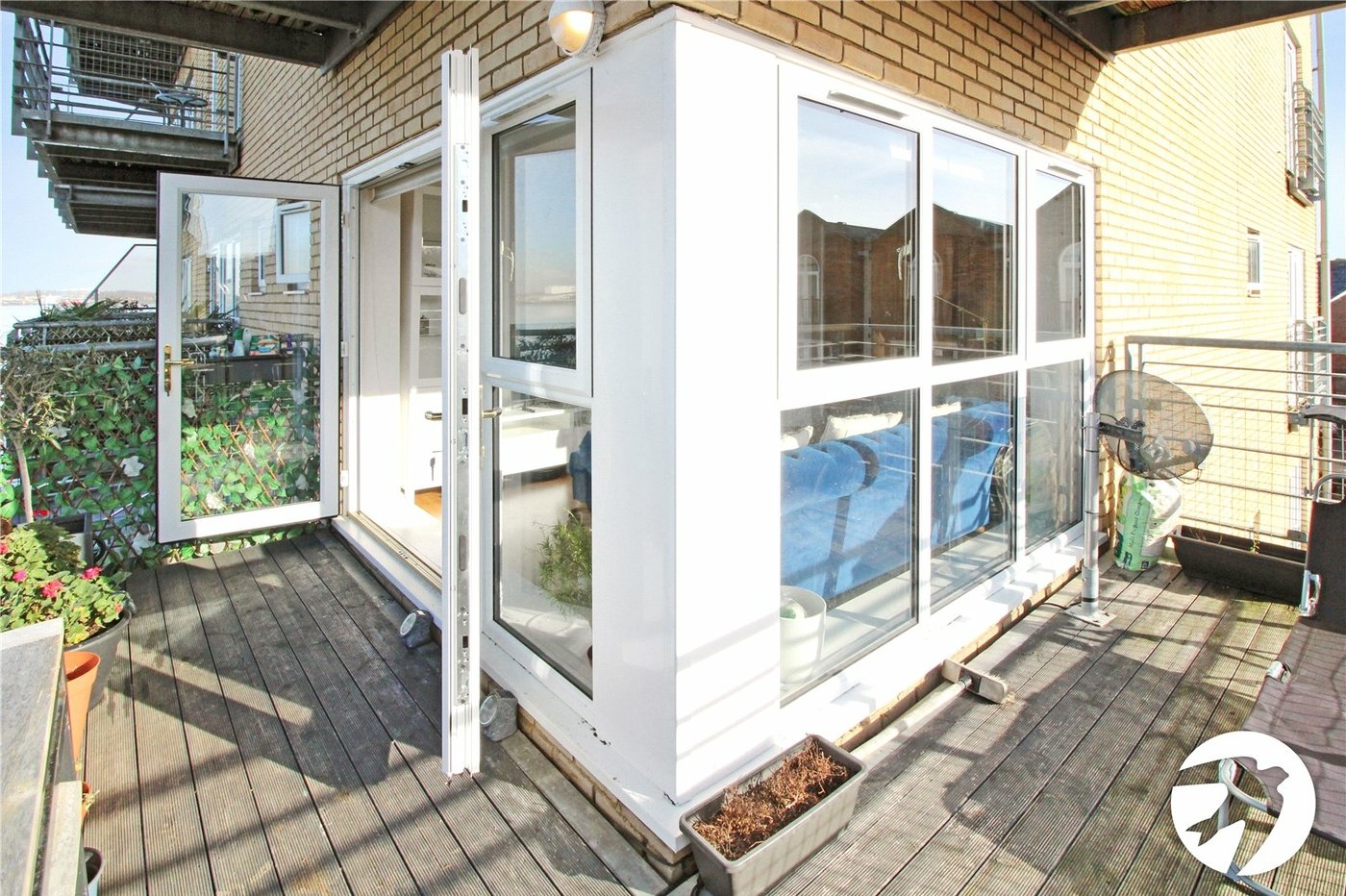 2 bedroom property to rent in Greenhithe | Robinson Michael & Jackson