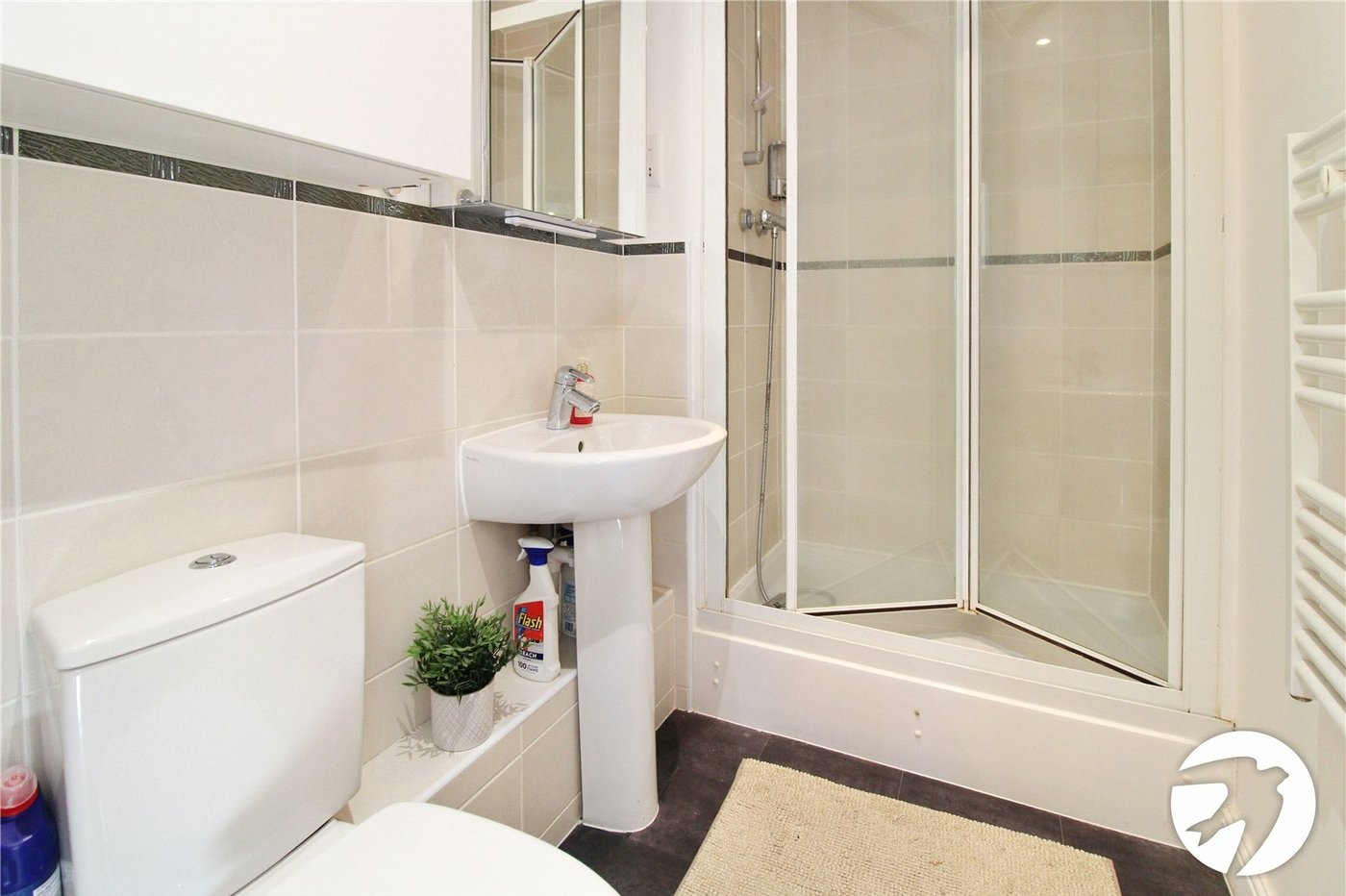 2 bedroom property to rent in Greenhithe | Robinson Michael & Jackson