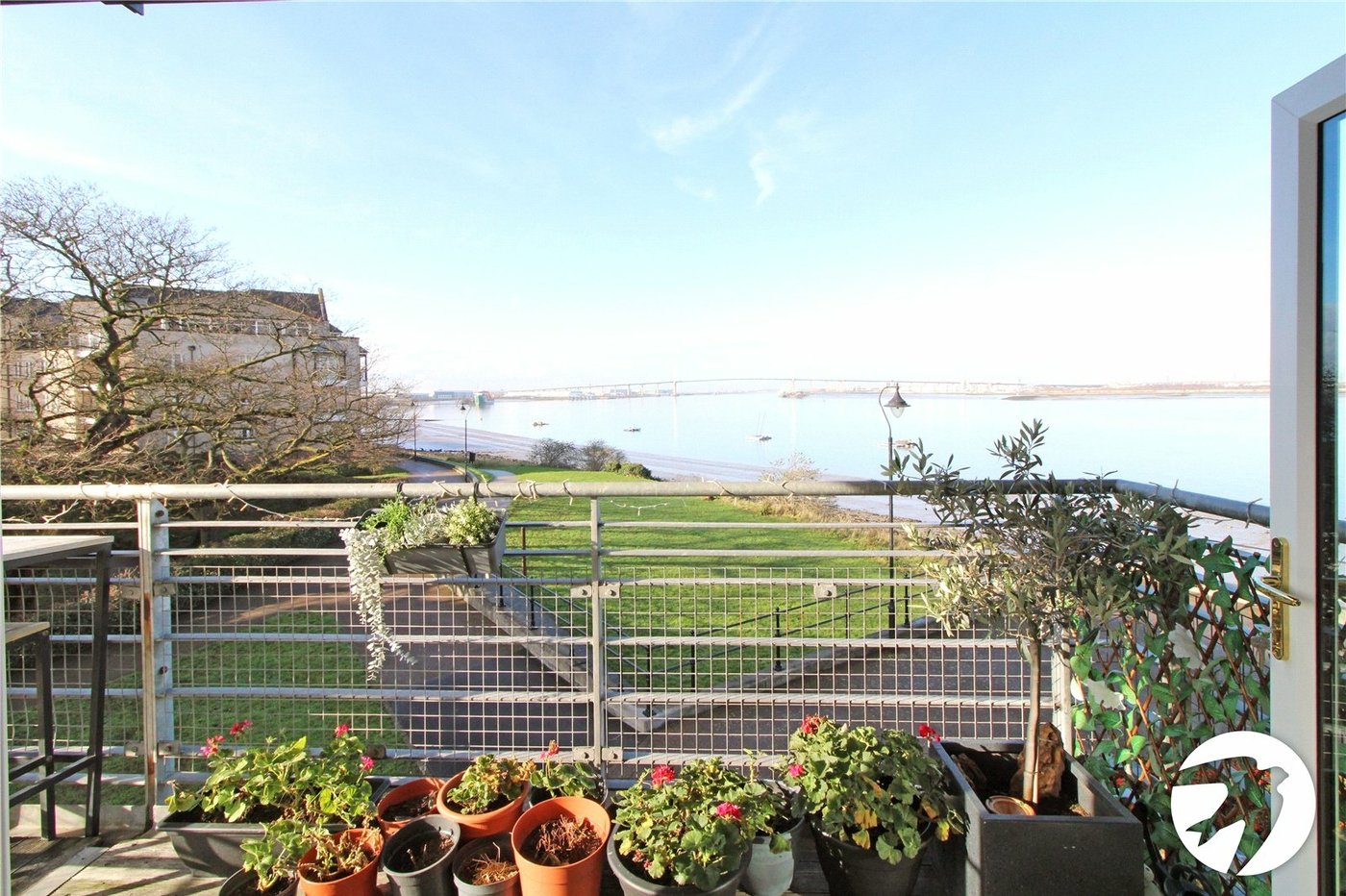 2 bedroom property to rent in Greenhithe | Robinson Michael & Jackson