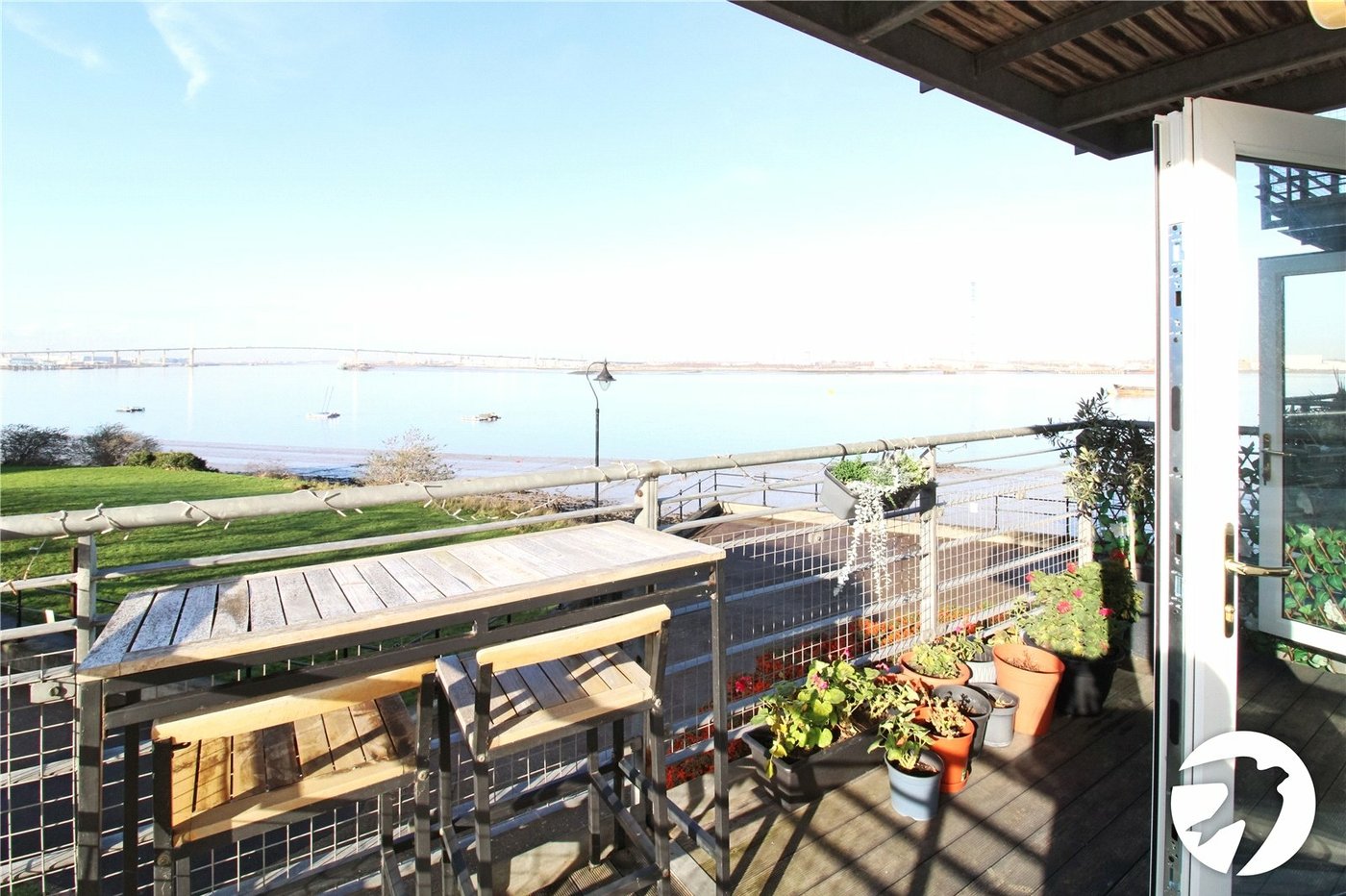 2 bedroom property to rent in Greenhithe | Robinson Michael & Jackson