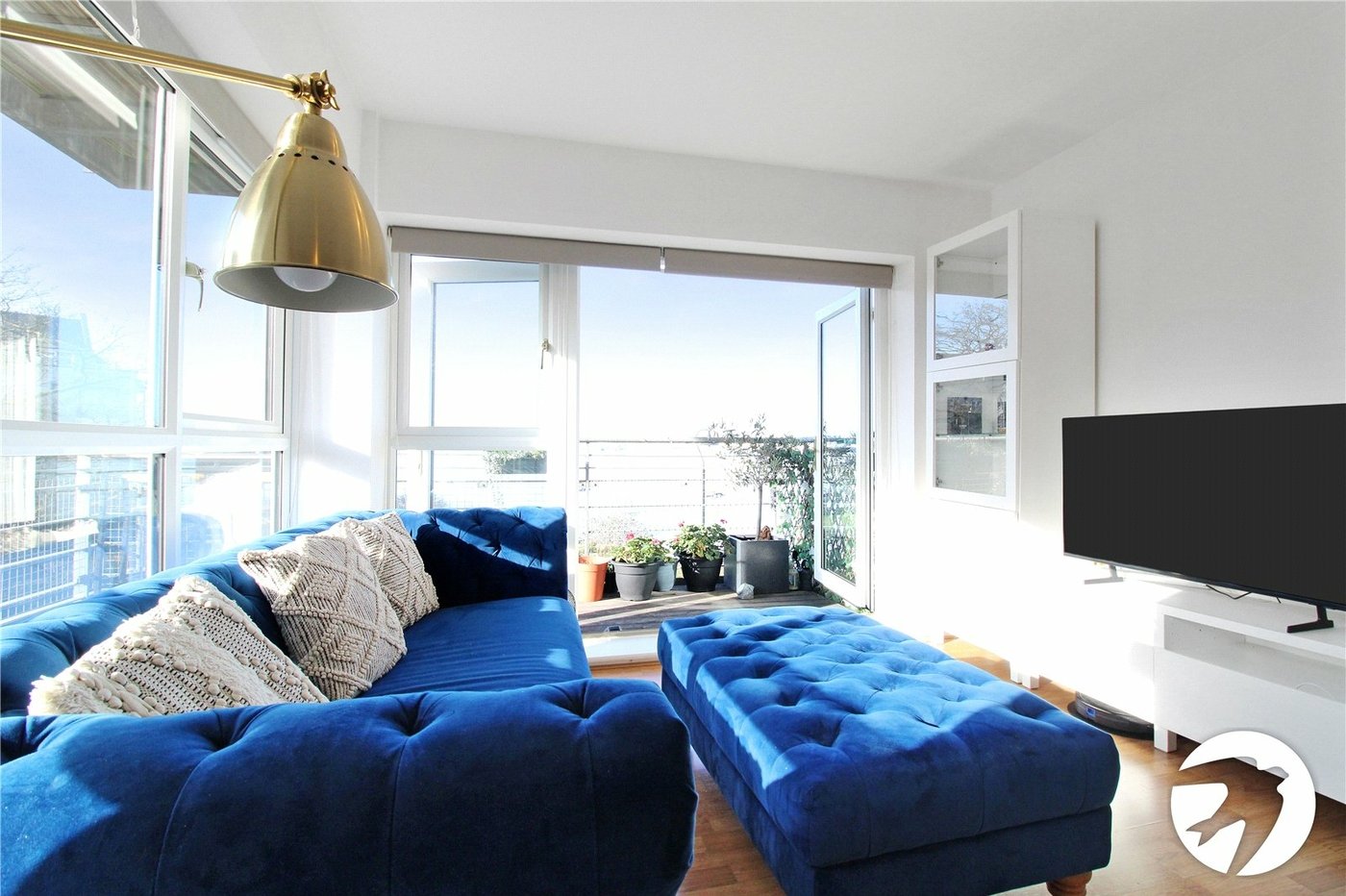 2 bedroom property to rent in Greenhithe | Robinson Michael & Jackson