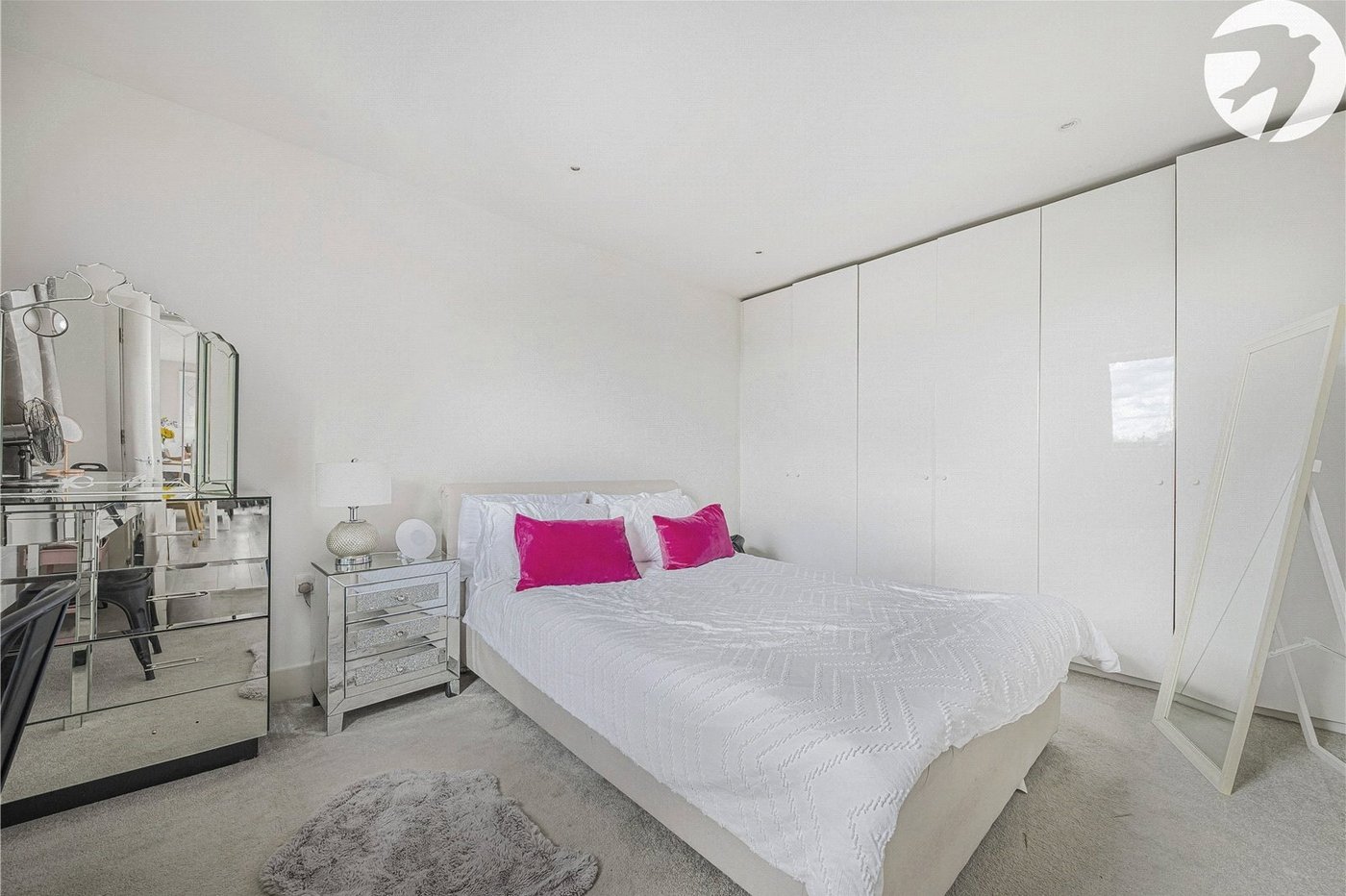 2 bedroom property to rent in London | Robinson Jackson