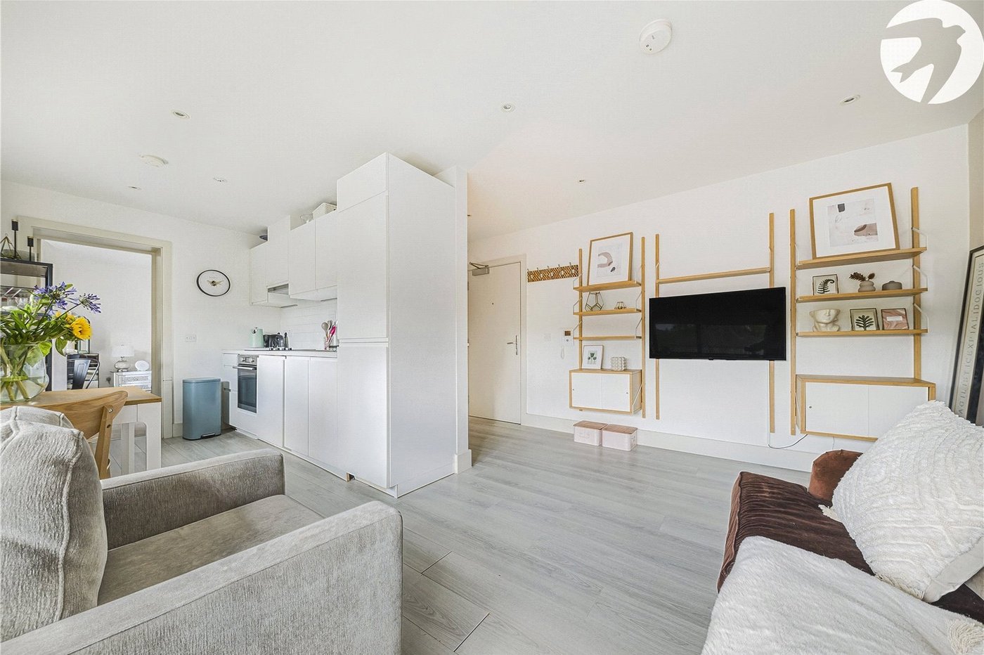 2 bedroom property to rent in London | Robinson Jackson