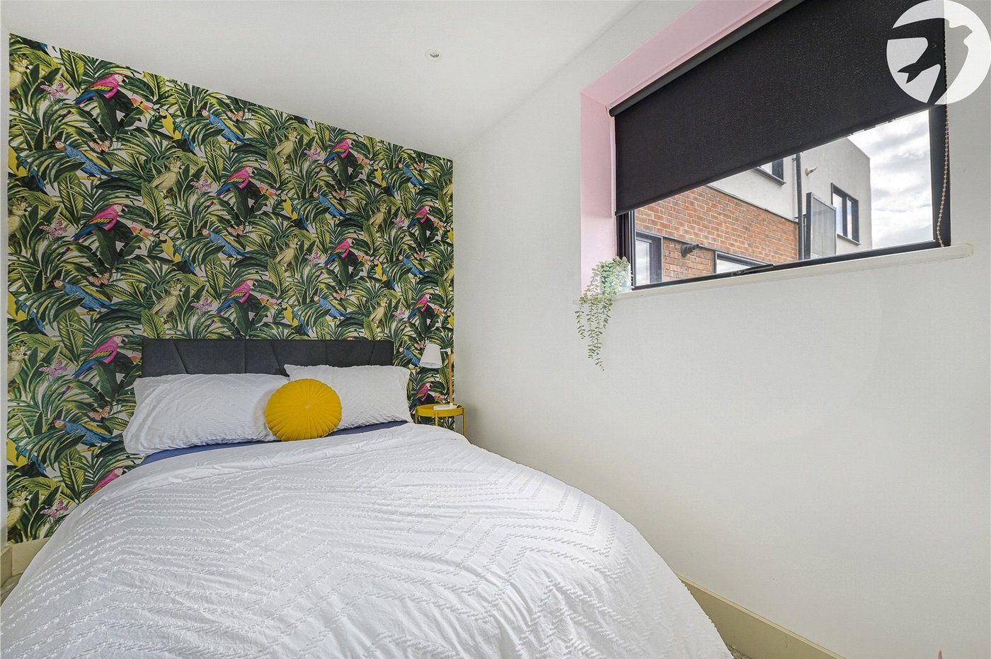 2 bedroom property to rent in London | Robinson Jackson