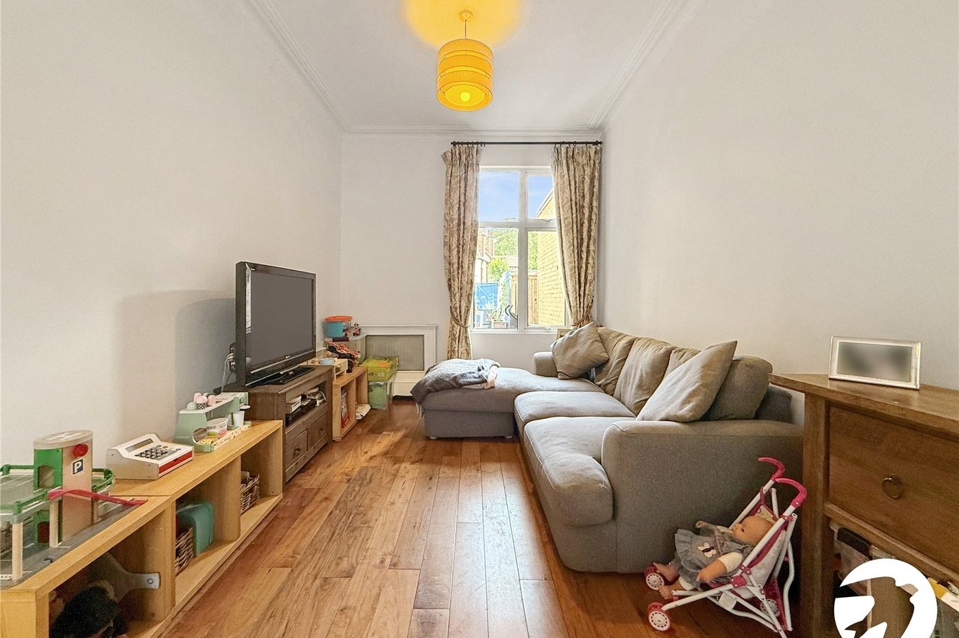 3 bedroom house to rent in London | Robinson Jackson