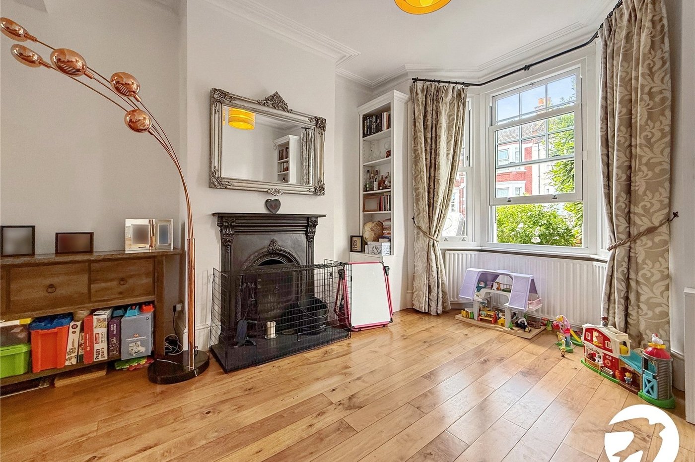 3 bedroom house to rent in London | Robinson Jackson