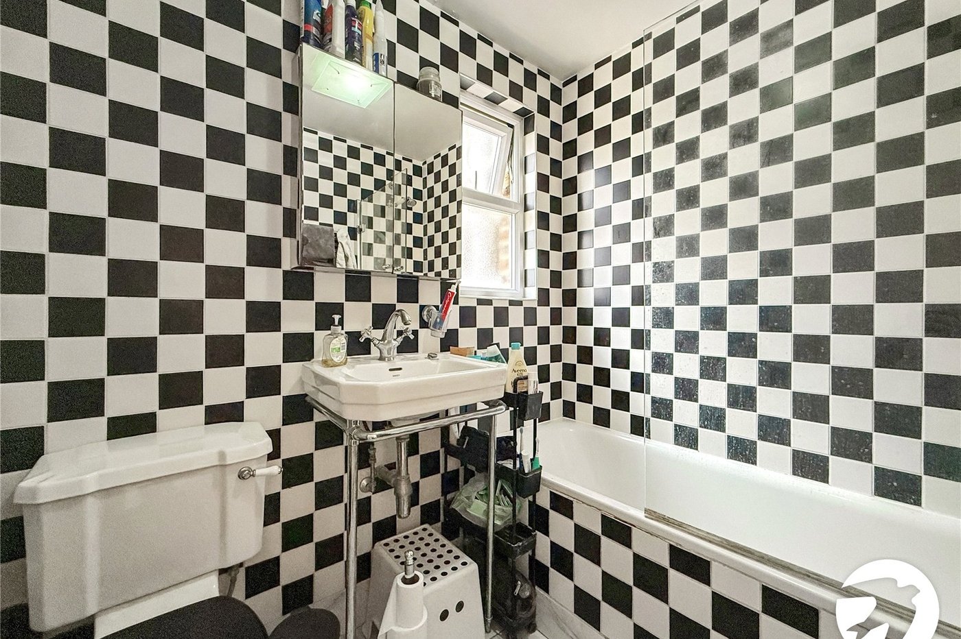 3 bedroom house to rent in London | Robinson Jackson