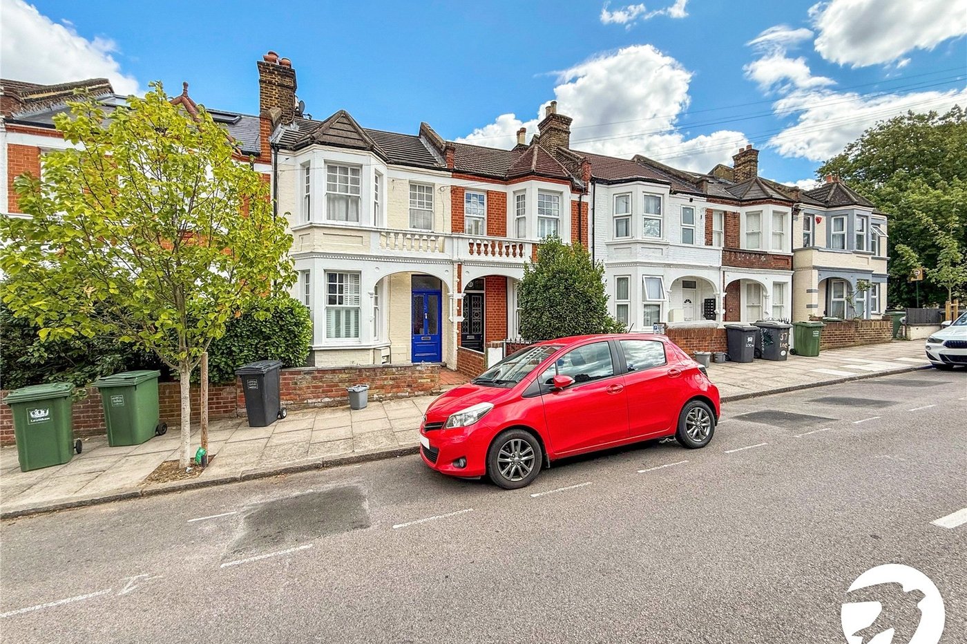 3 bedroom house to rent in London | Robinson Jackson